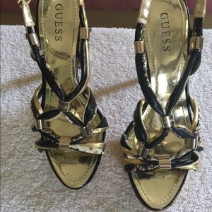 Guess platform sandals 👡.